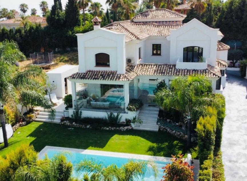 Resale - House -
Marbella