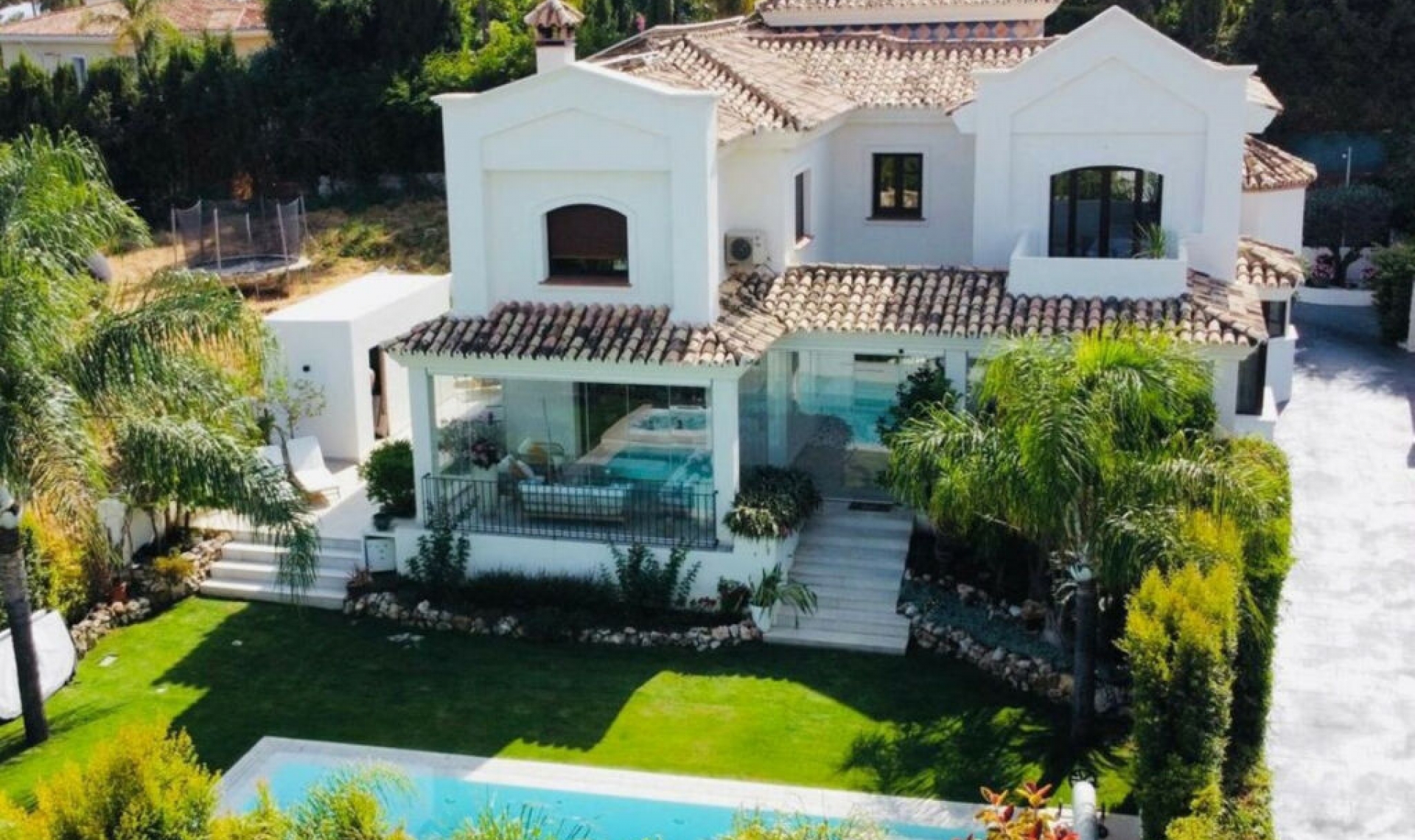 Resale - House -
Marbella