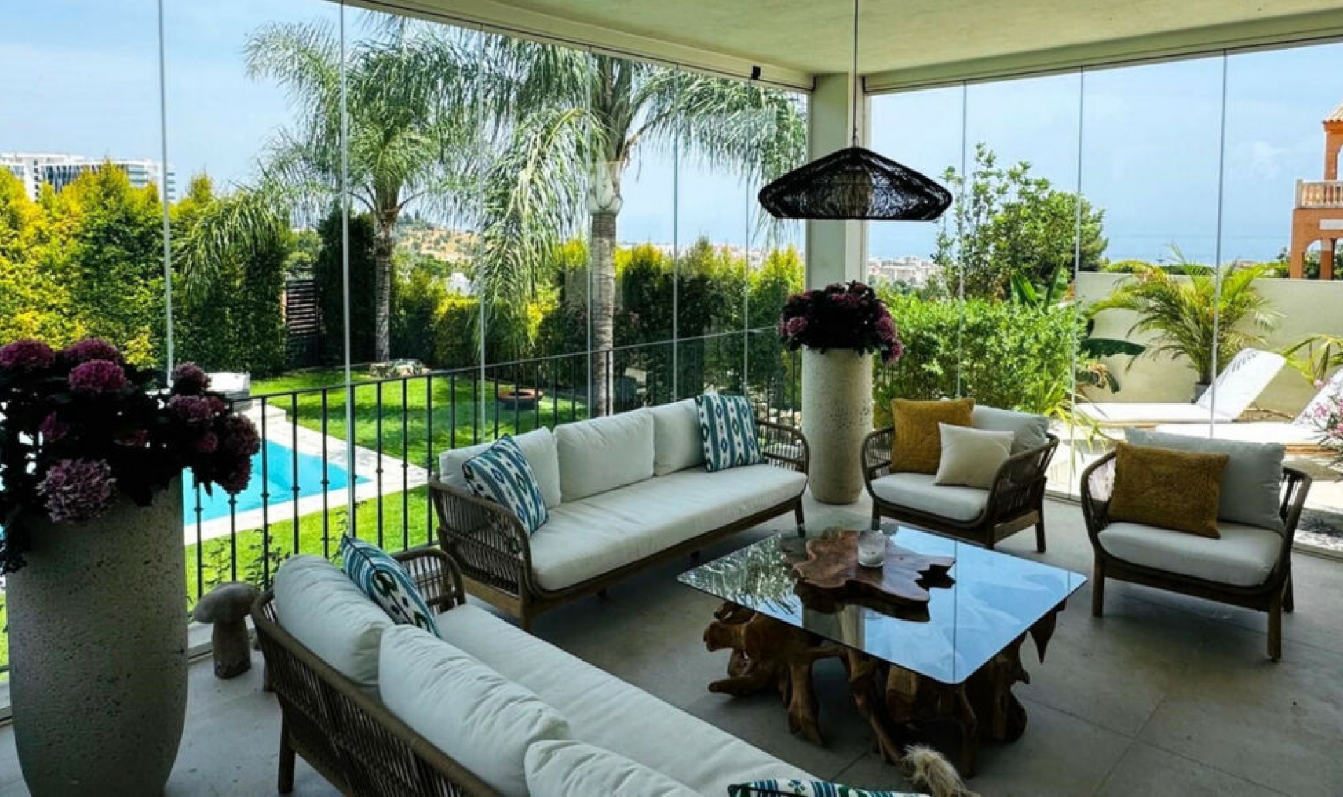 Resale - House -
Marbella