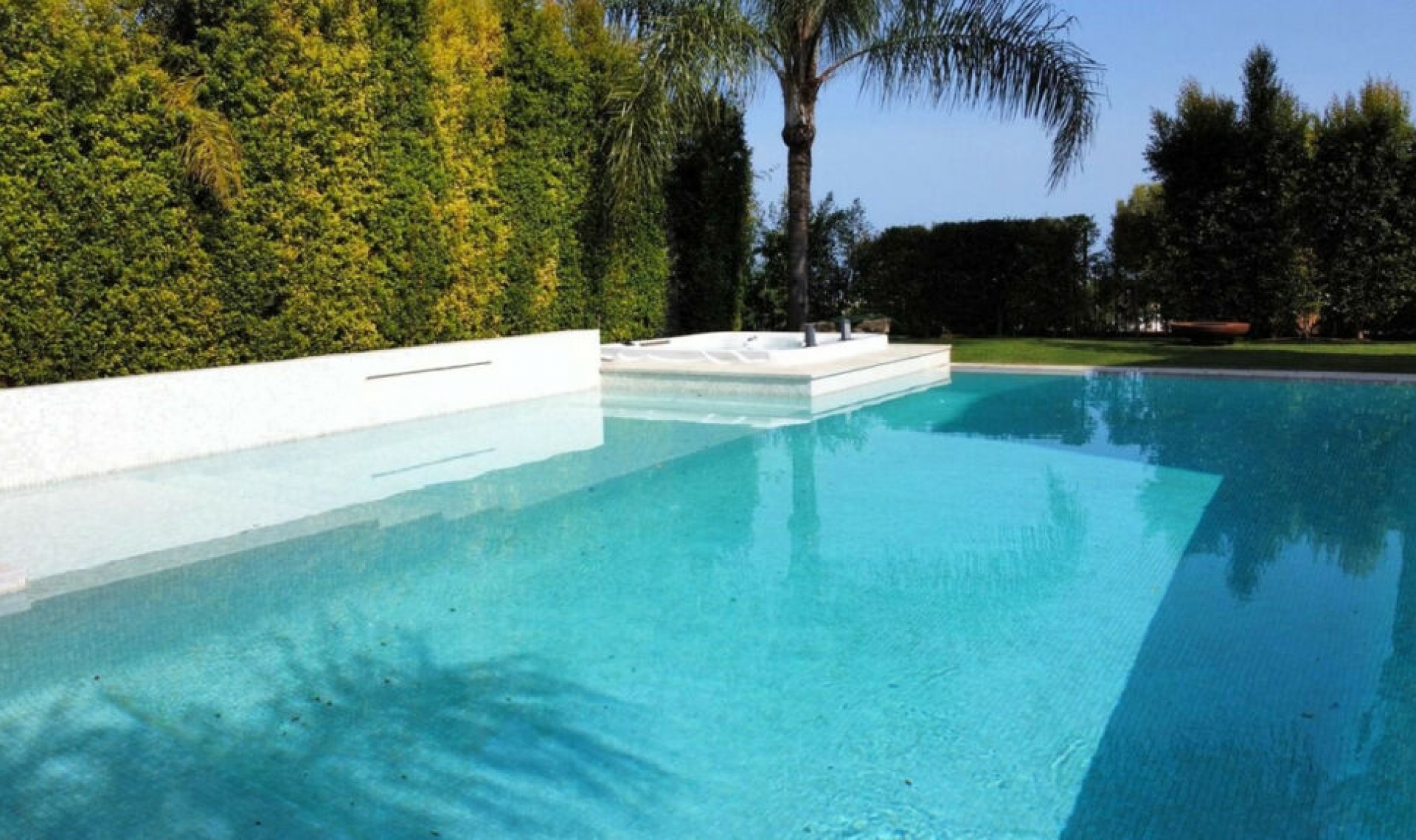 Resale - House -
Marbella