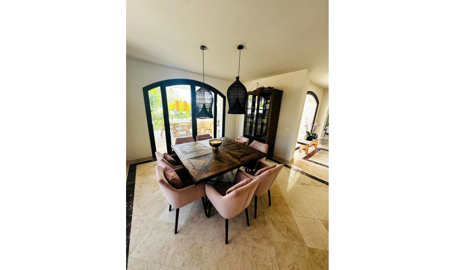 Resale - House -
Marbella