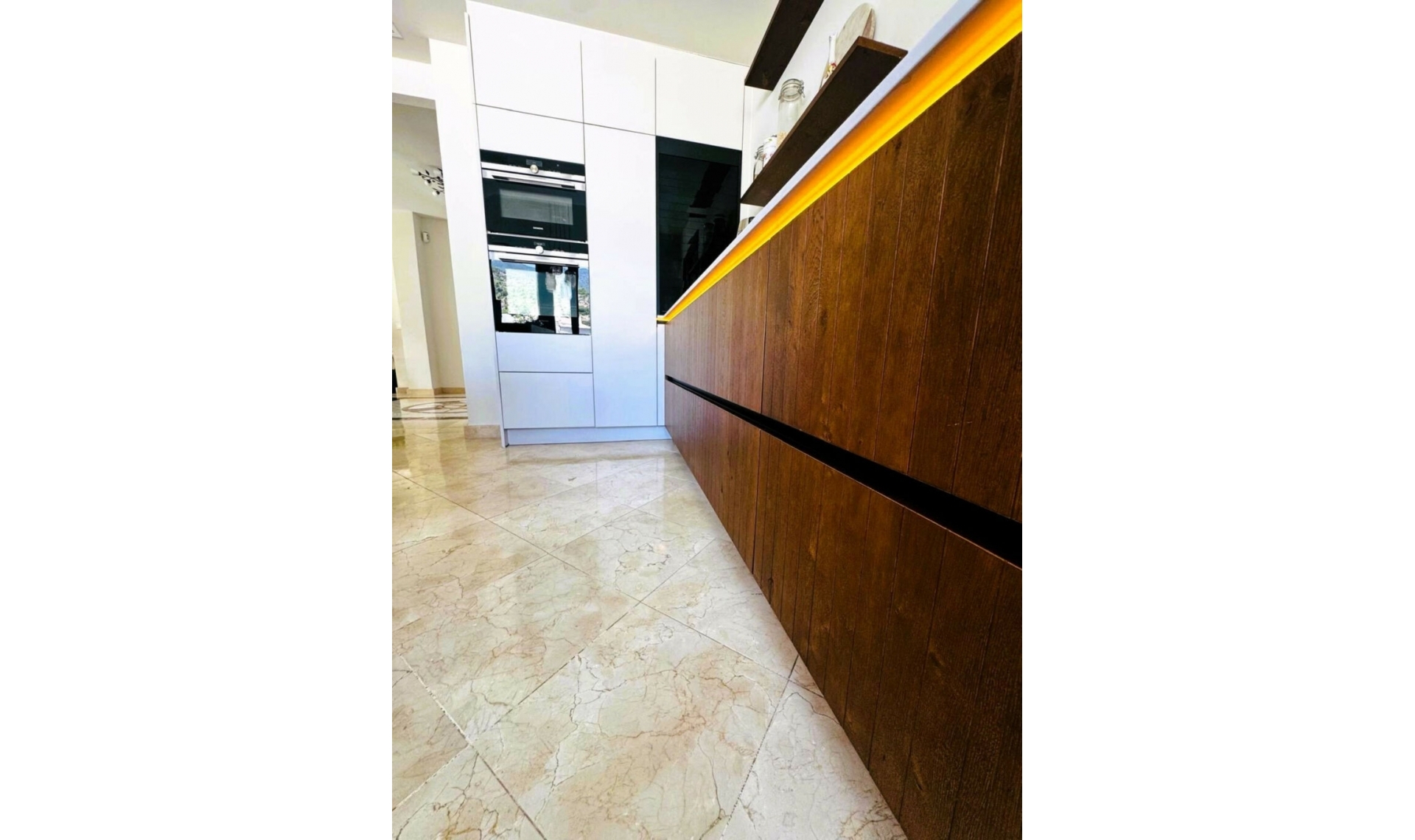 Resale - House -
Marbella