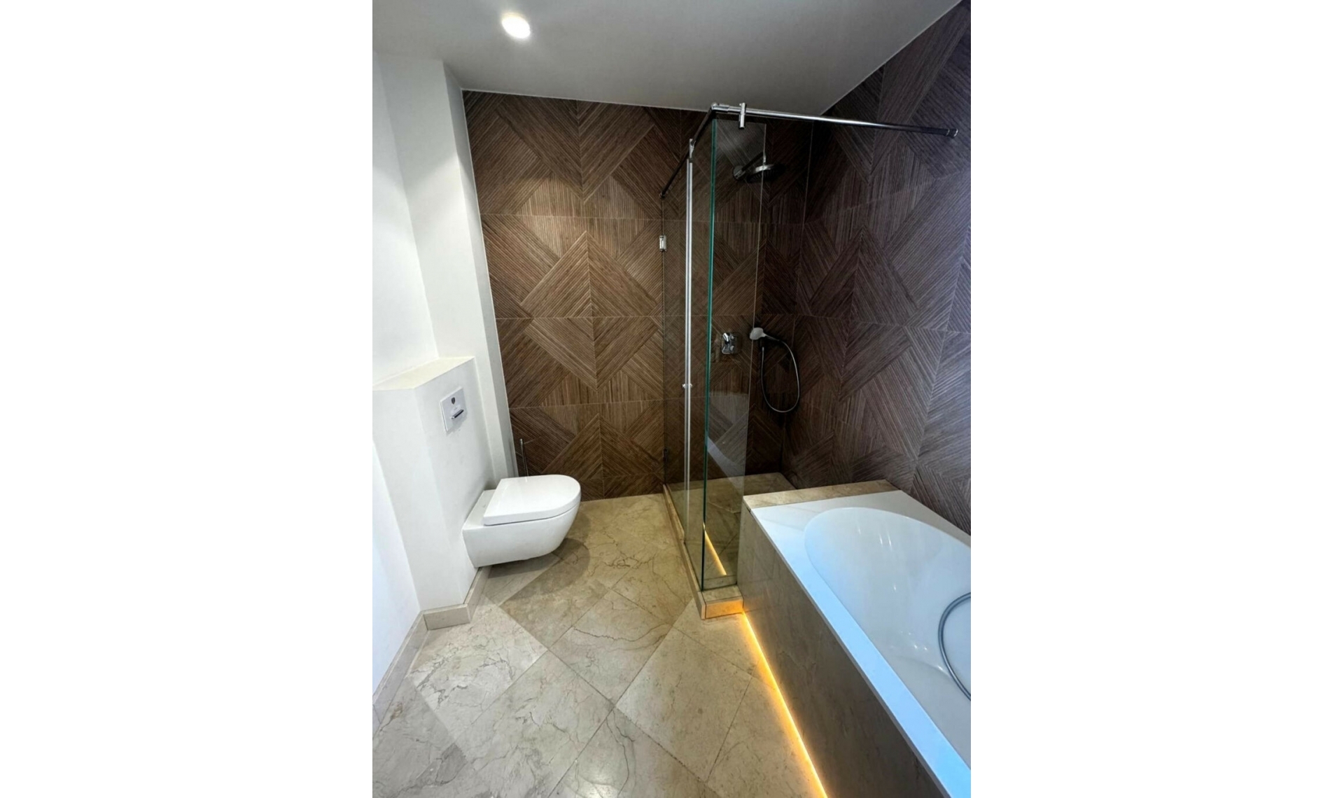 Resale - House -
Marbella