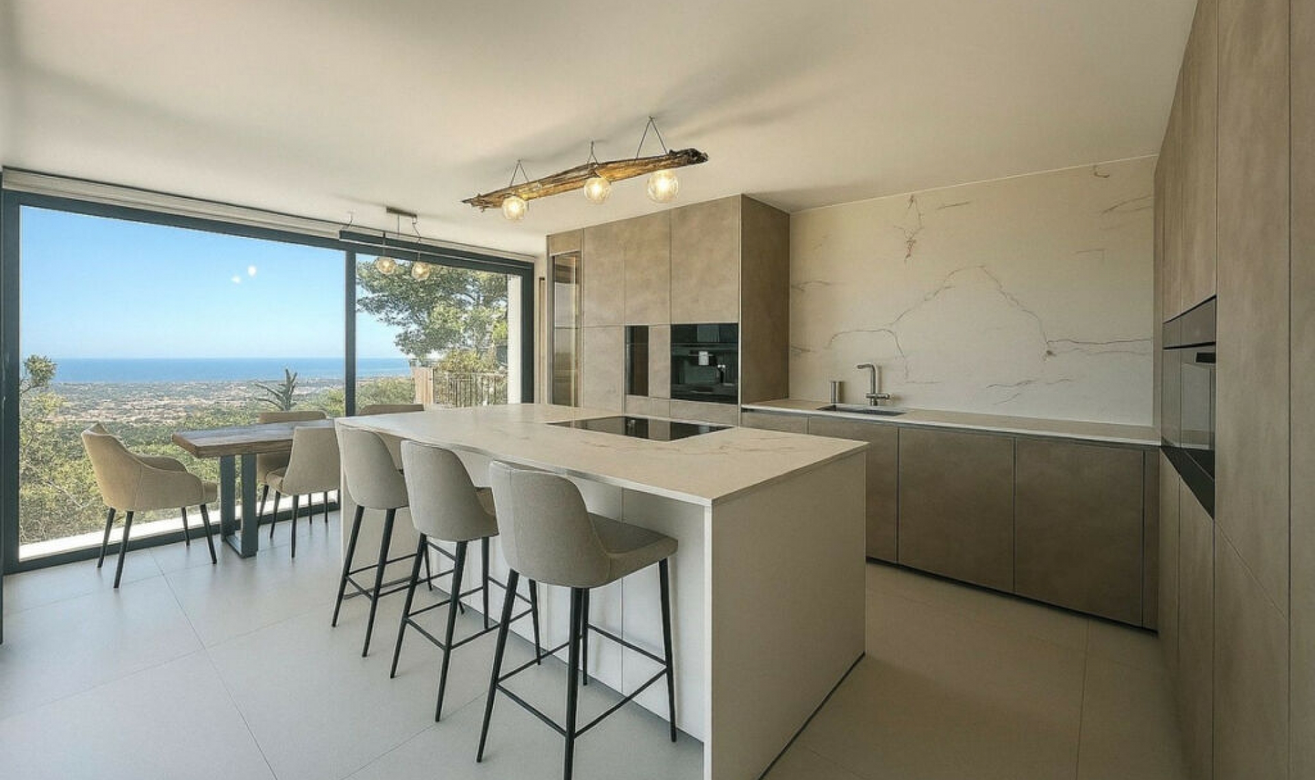 Resale - House -
Marbella