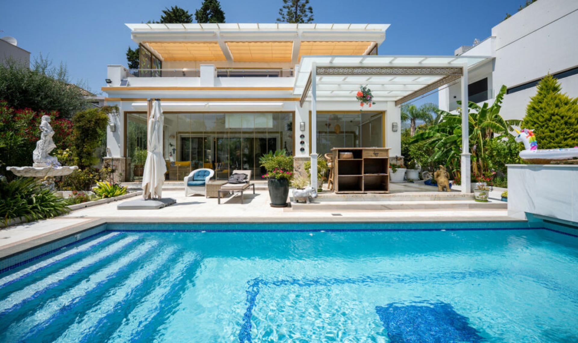 Resale - House -
Marbella