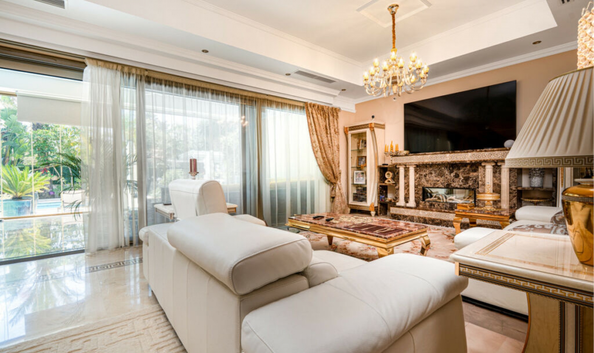 Resale - House -
Marbella