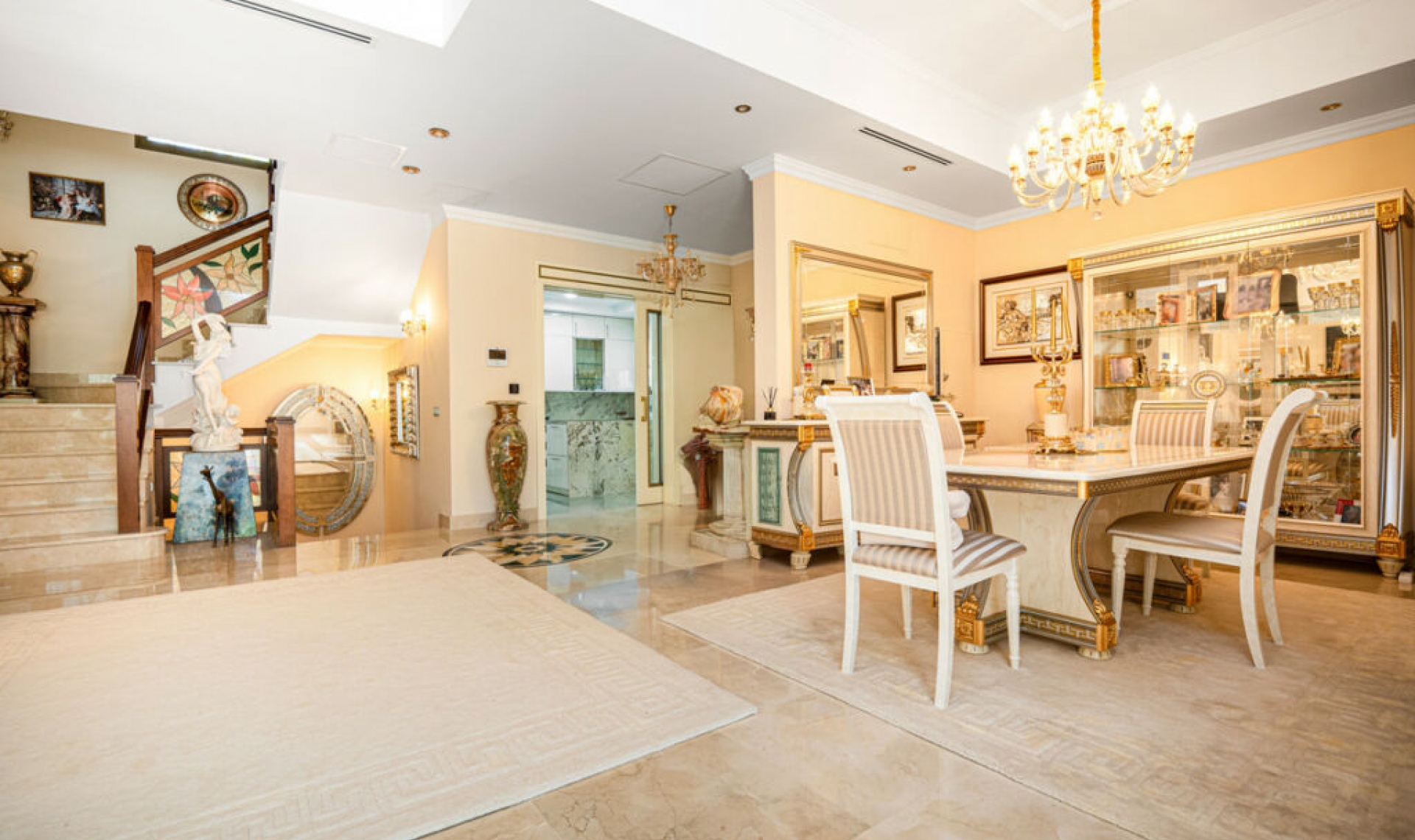 Resale - House -
Marbella