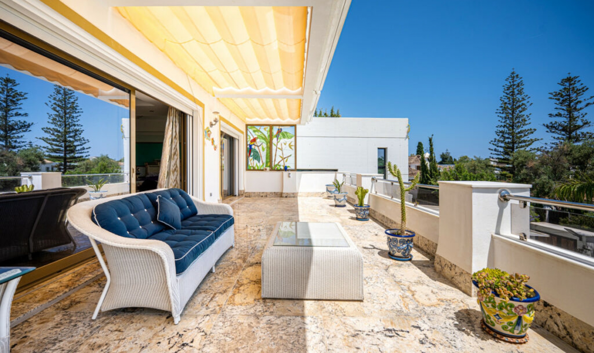 Resale - House -
Marbella