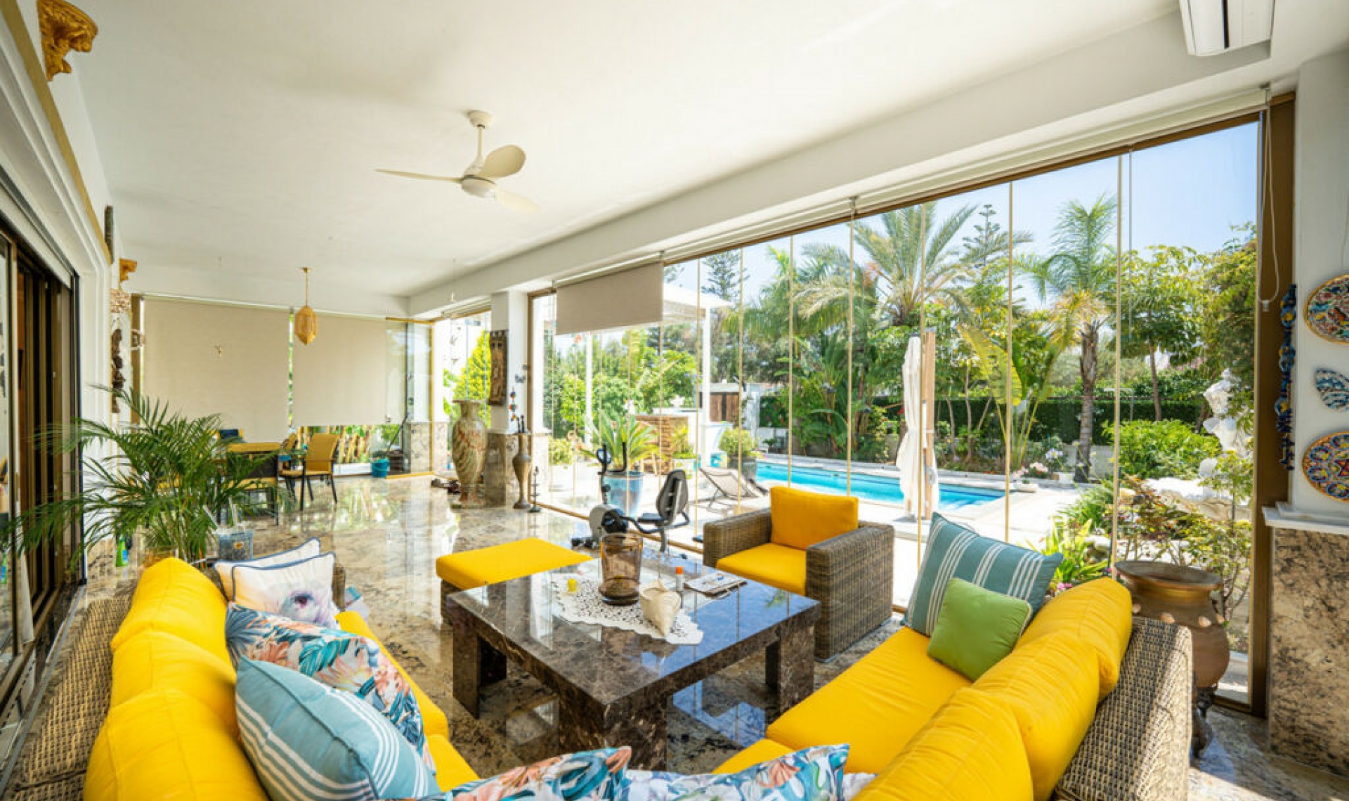 Resale - House -
Marbella