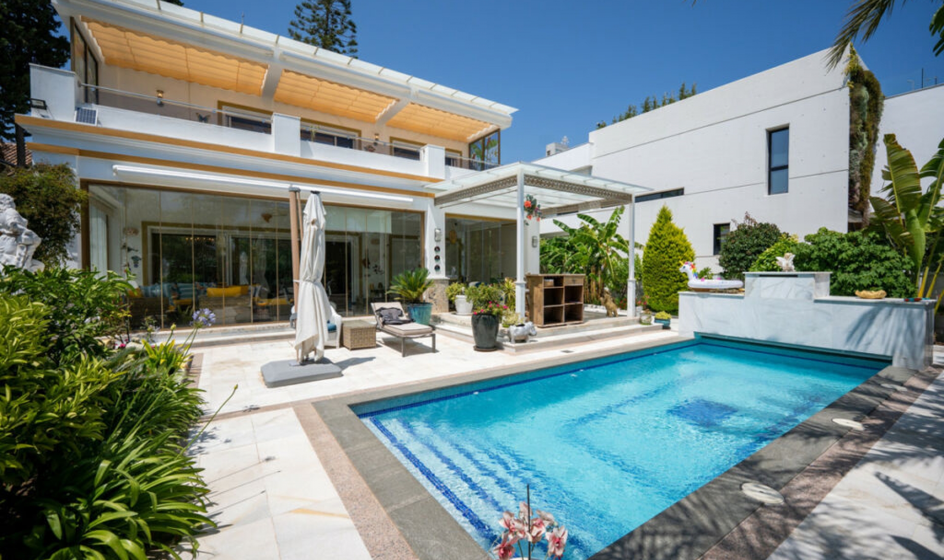 Resale - House -
Marbella