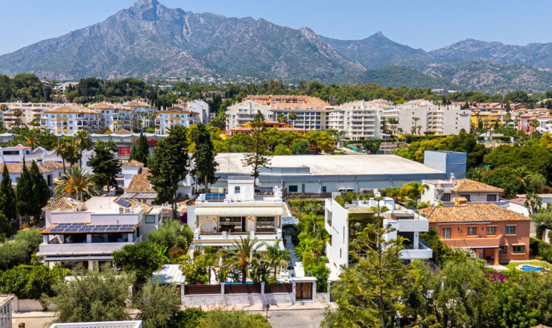 Resale - House -
Marbella