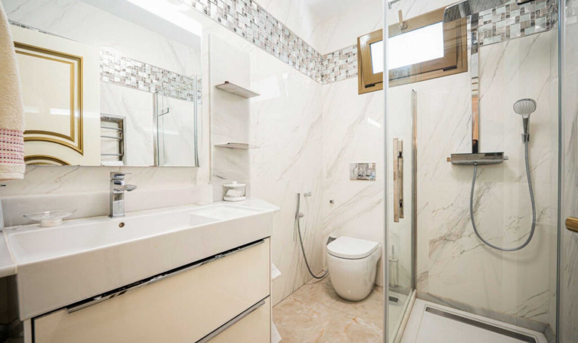 Resale - House -
Marbella