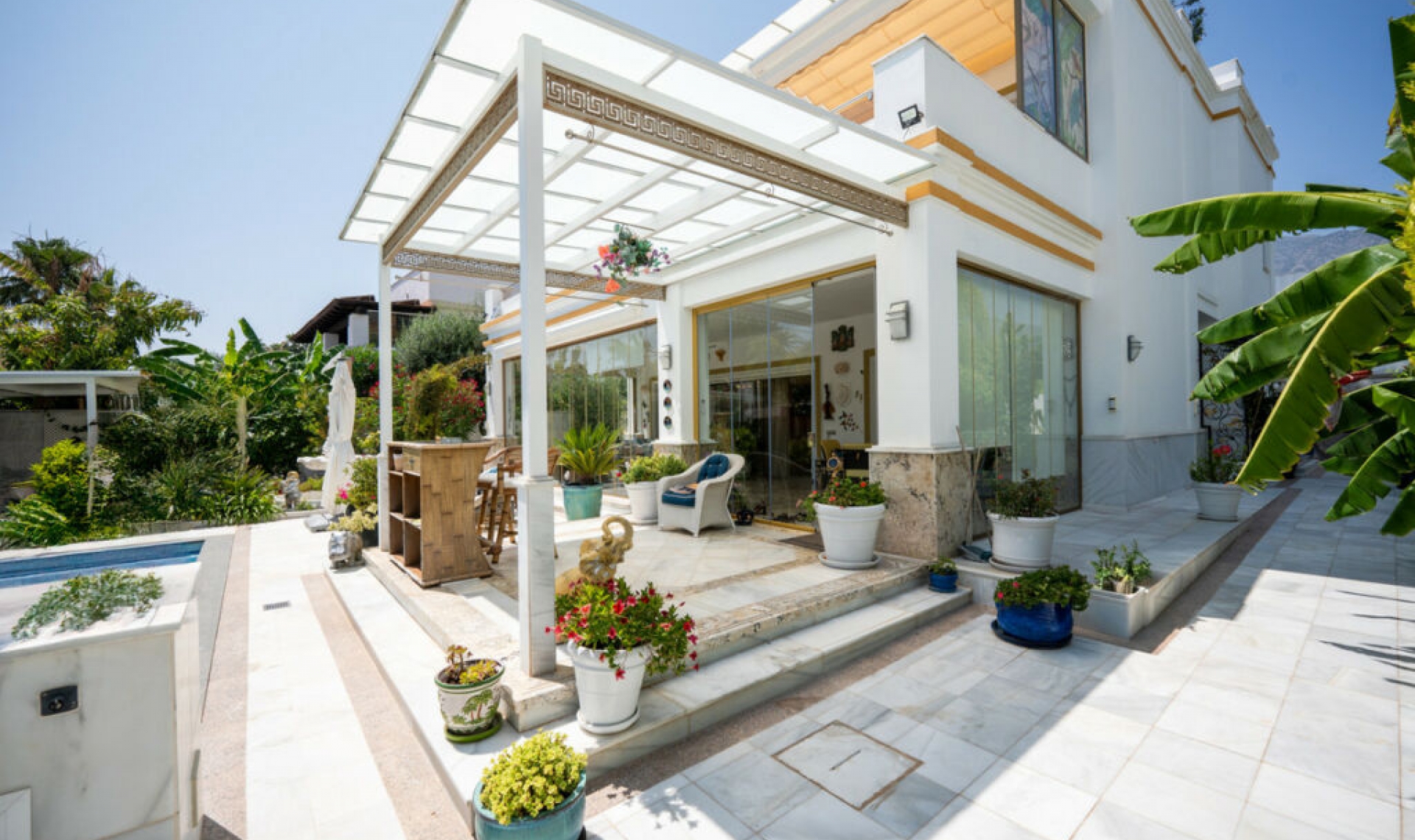 Resale - House -
Marbella