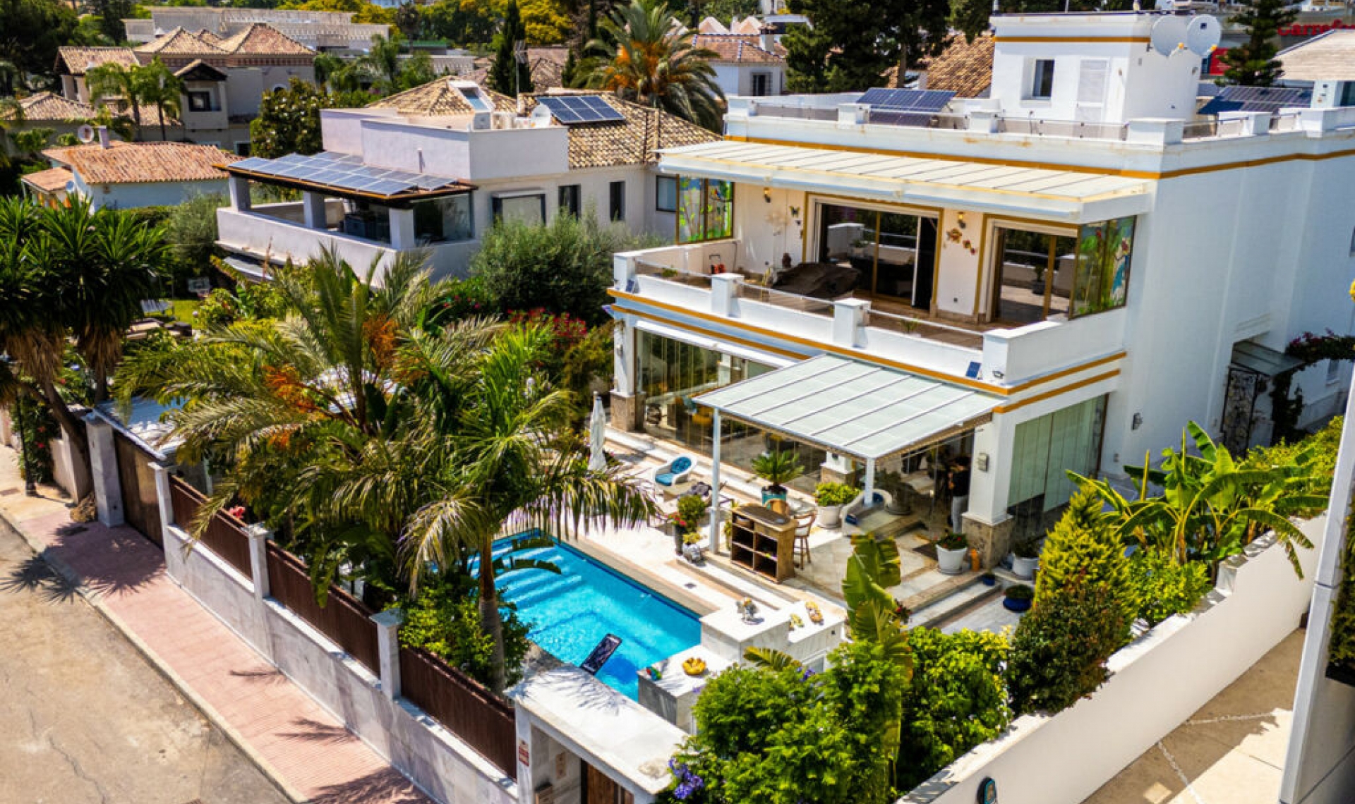 Resale - House -
Marbella