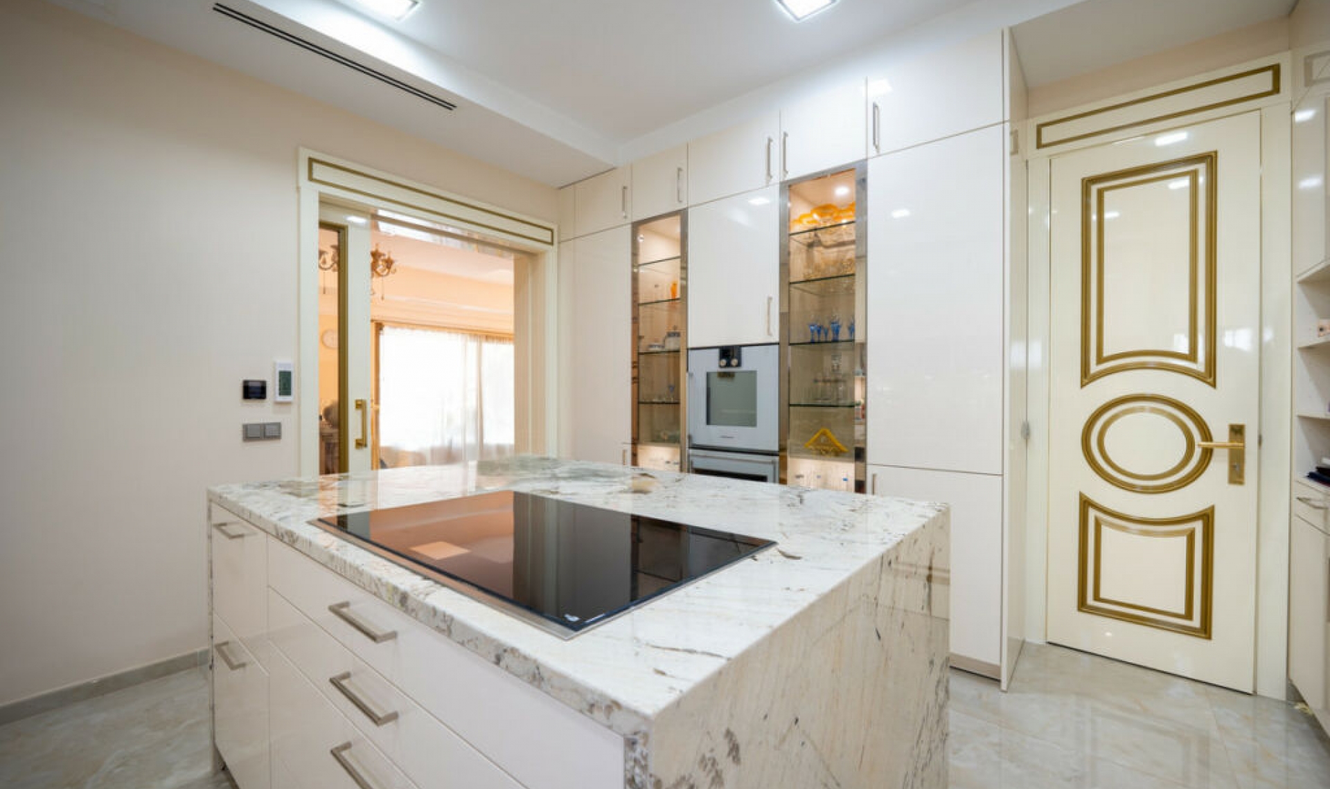 Resale - House -
Marbella