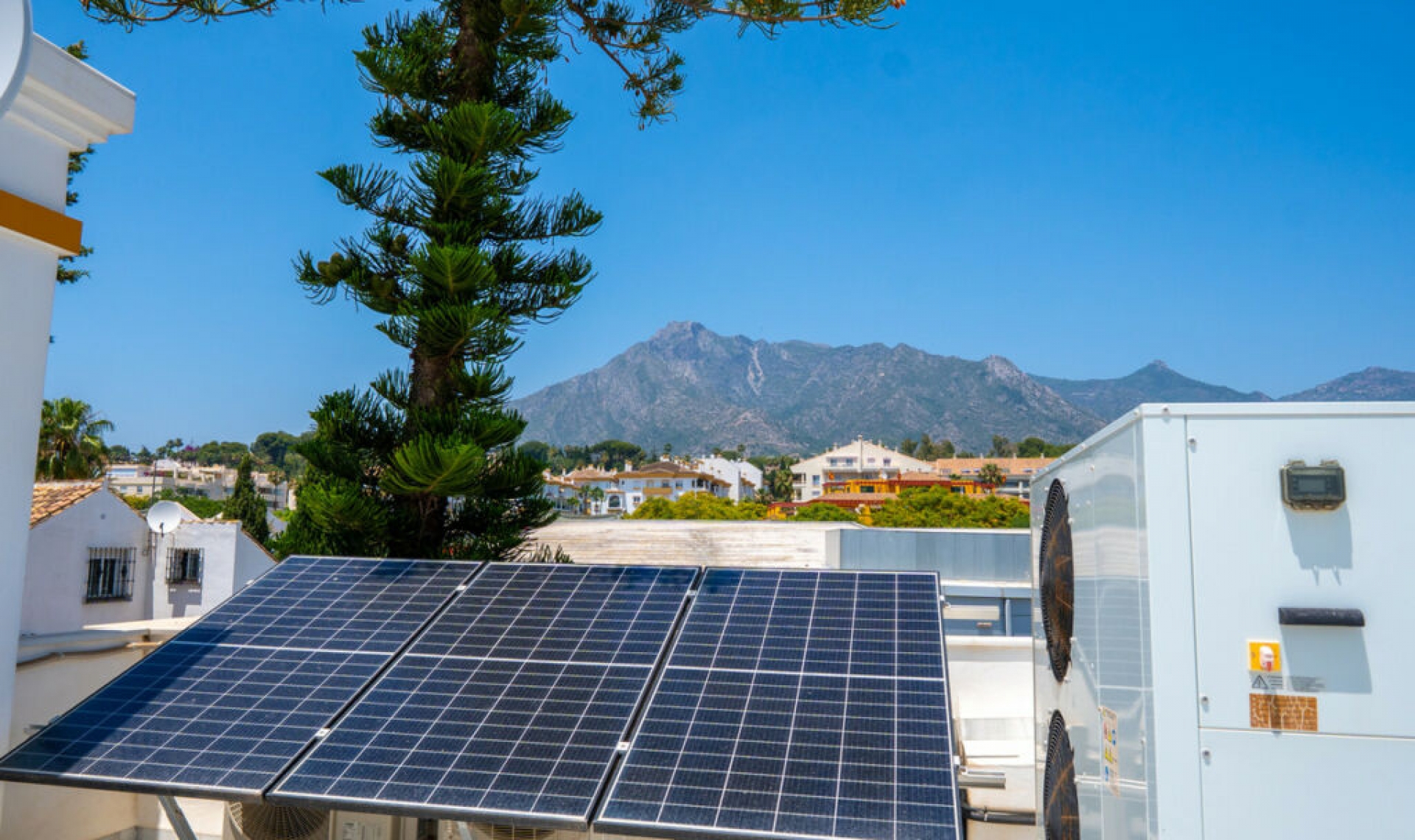 Resale - House -
Marbella