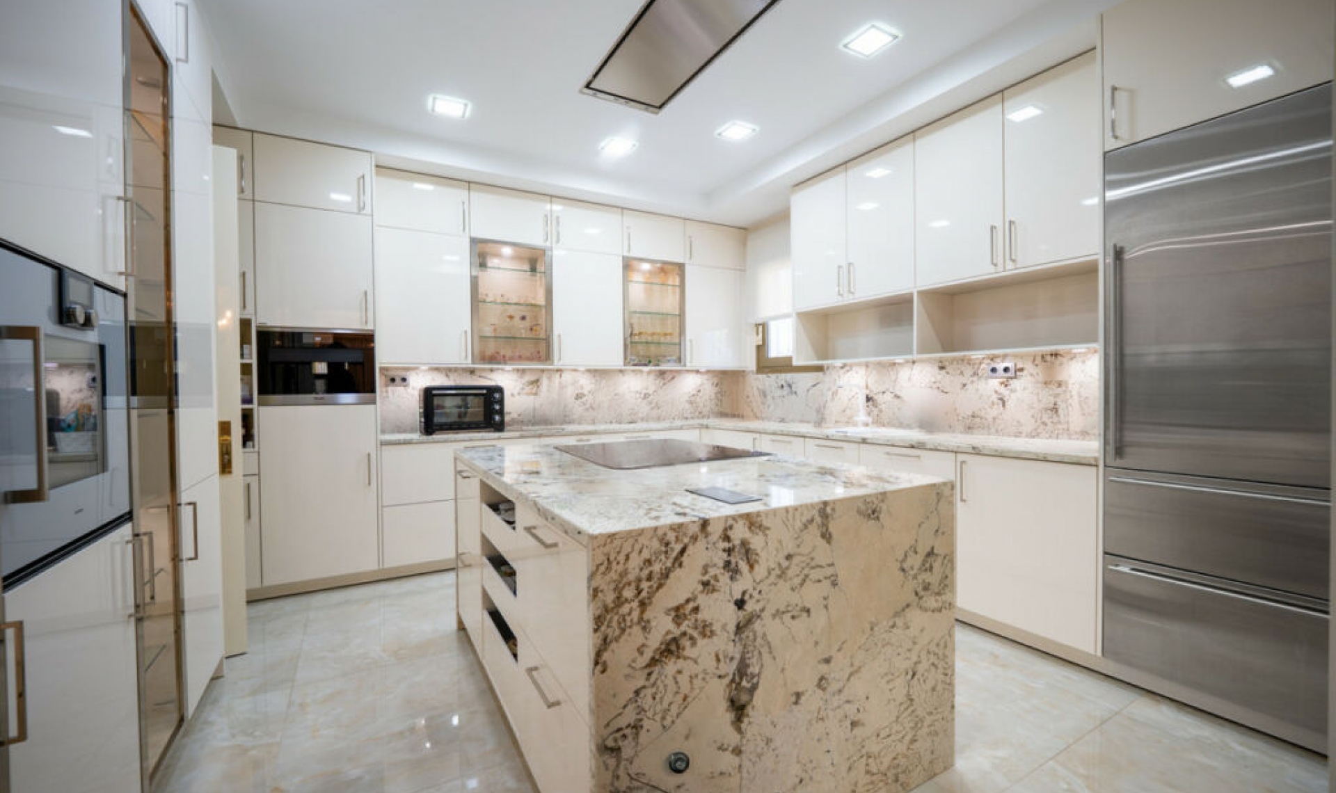 Resale - House -
Marbella