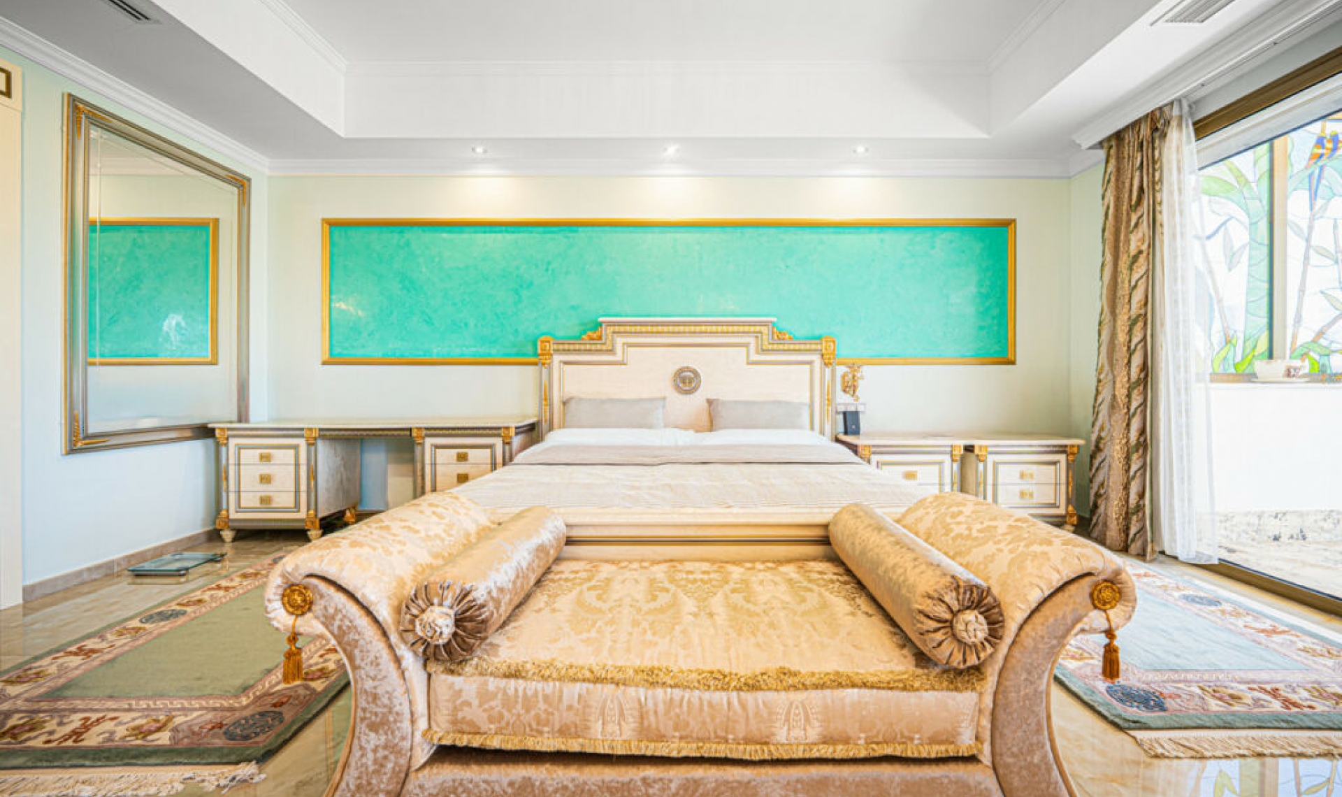 Resale - House -
Marbella