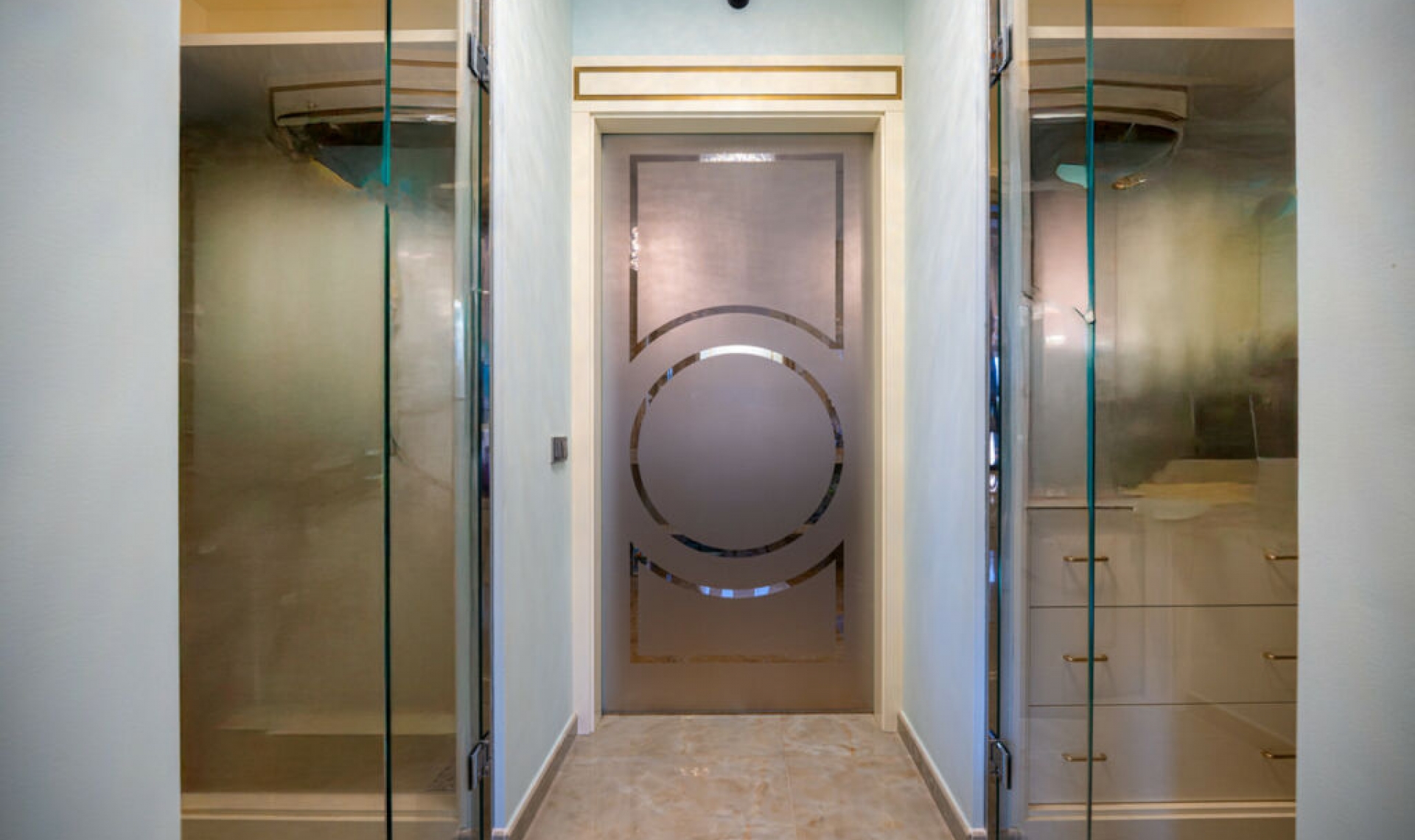 Resale - House -
Marbella