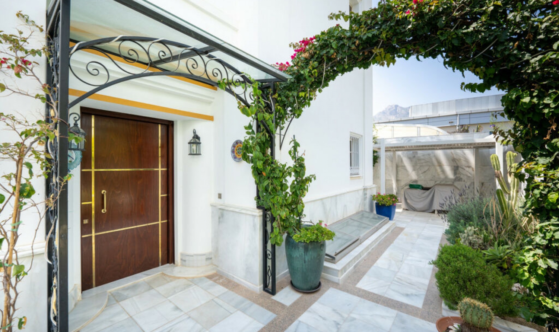 Resale - House -
Marbella