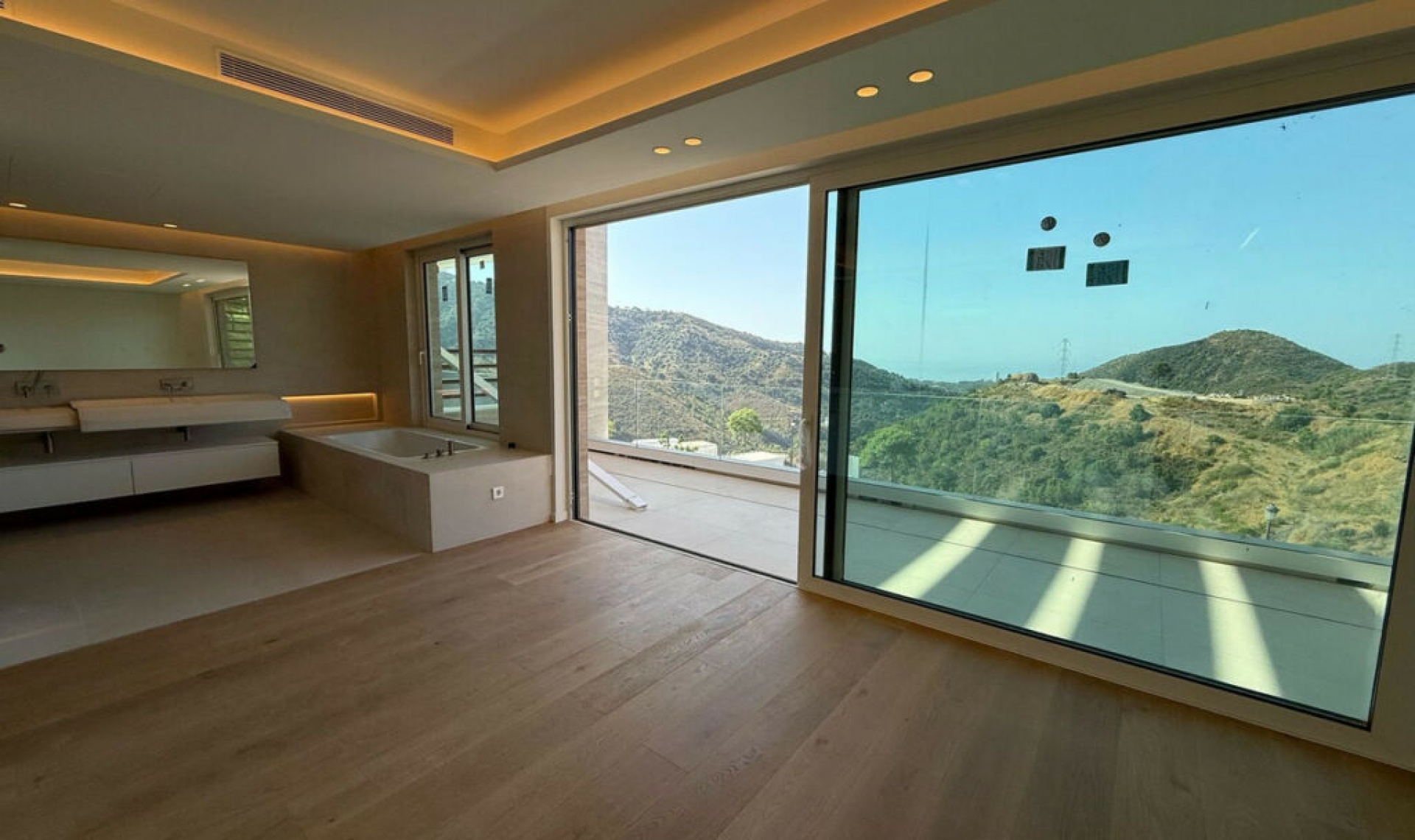 Resale - House -
Marbella