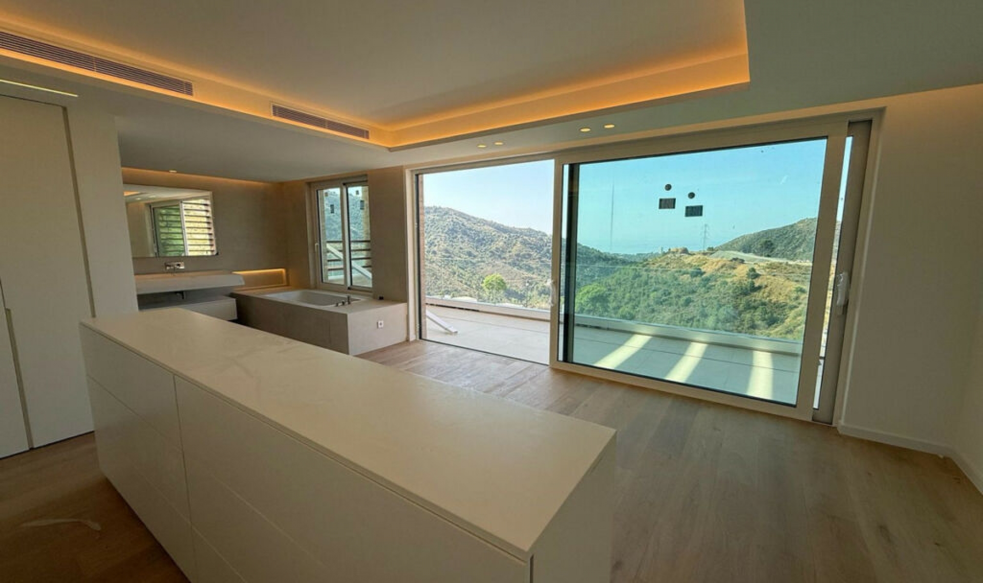 Resale - House -
Marbella