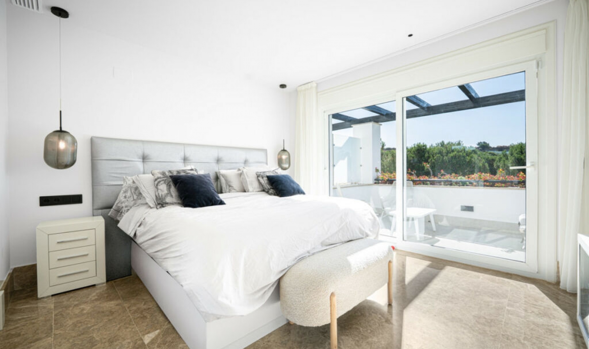 Resale - House -
Marbella