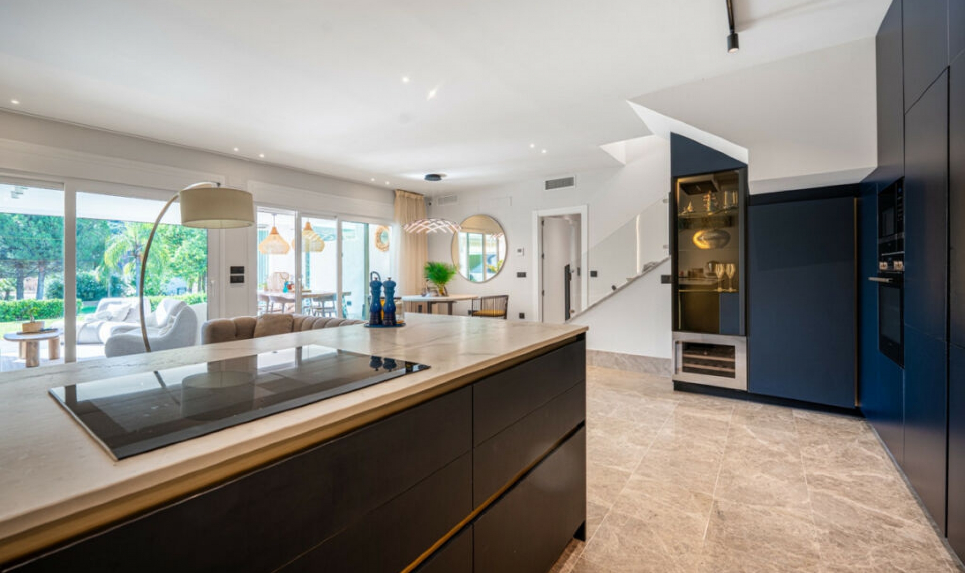 Resale - House -
Marbella