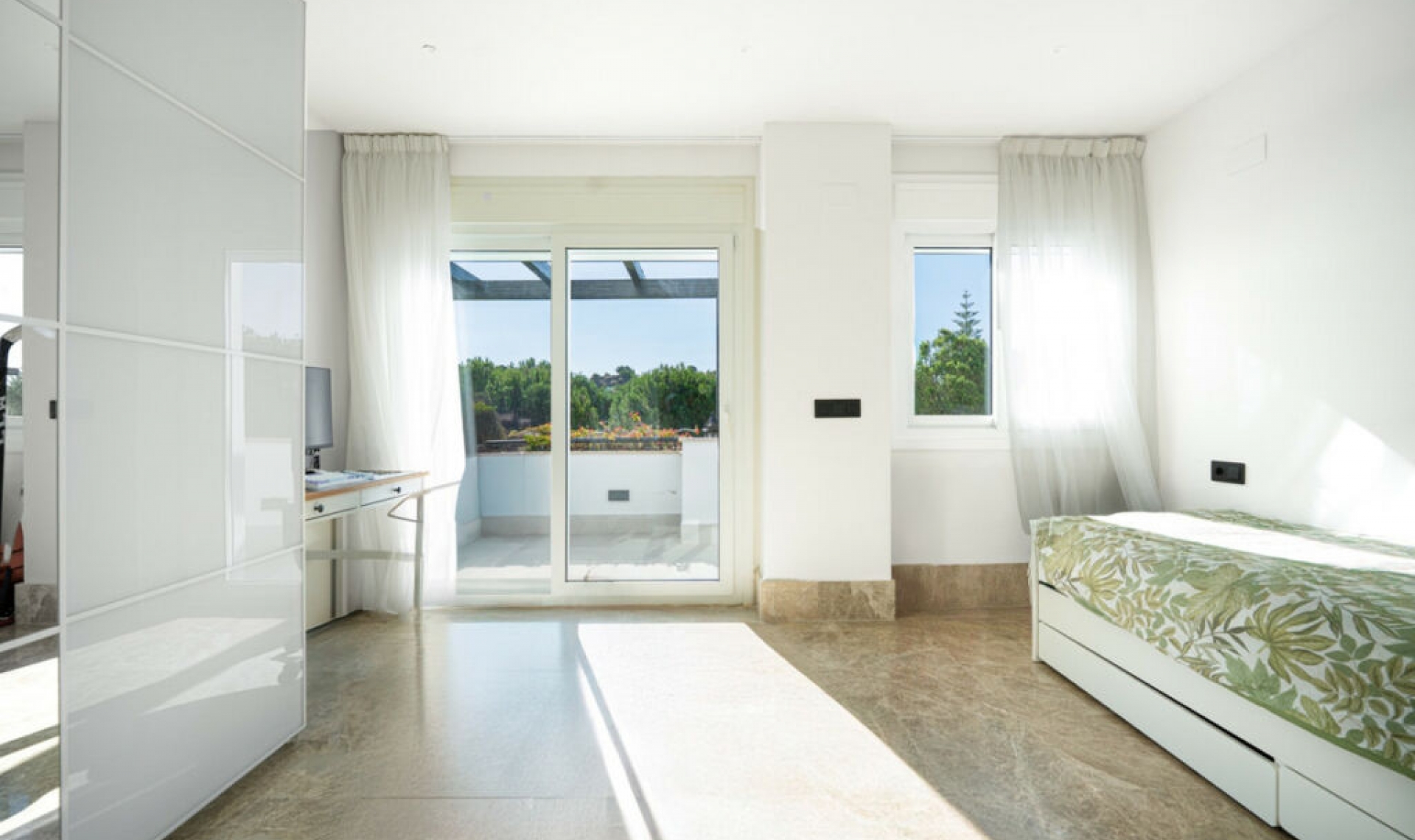 Resale - House -
Marbella