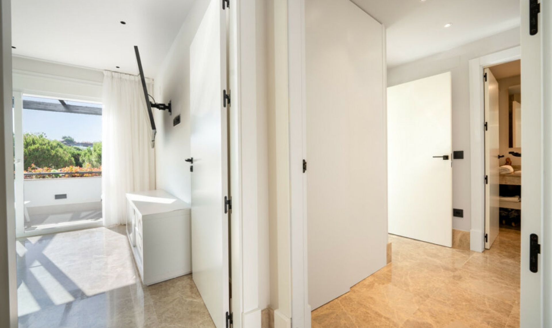 Resale - House -
Marbella