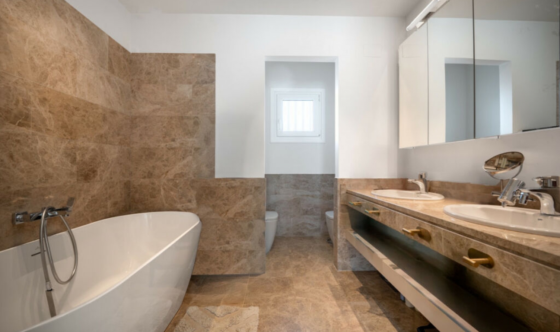 Resale - House -
Marbella