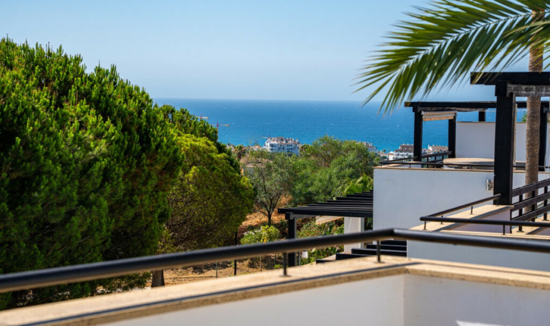 Resale - House -
Marbella