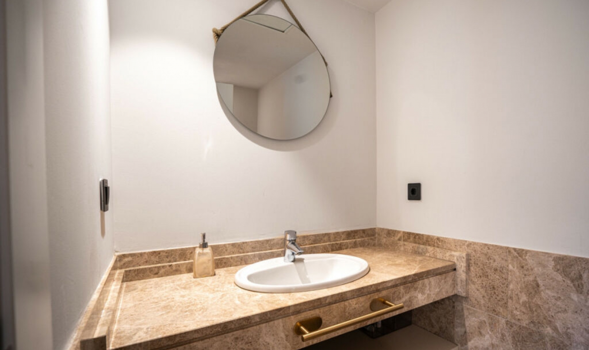 Resale - House -
Marbella