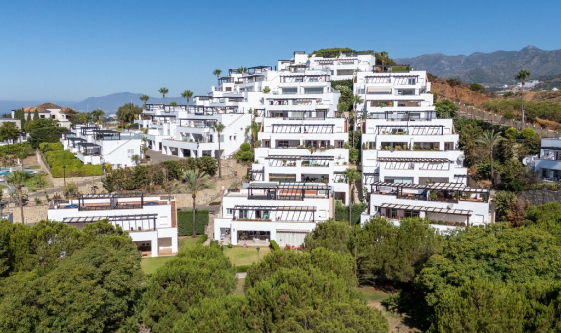 Resale - House -
Marbella