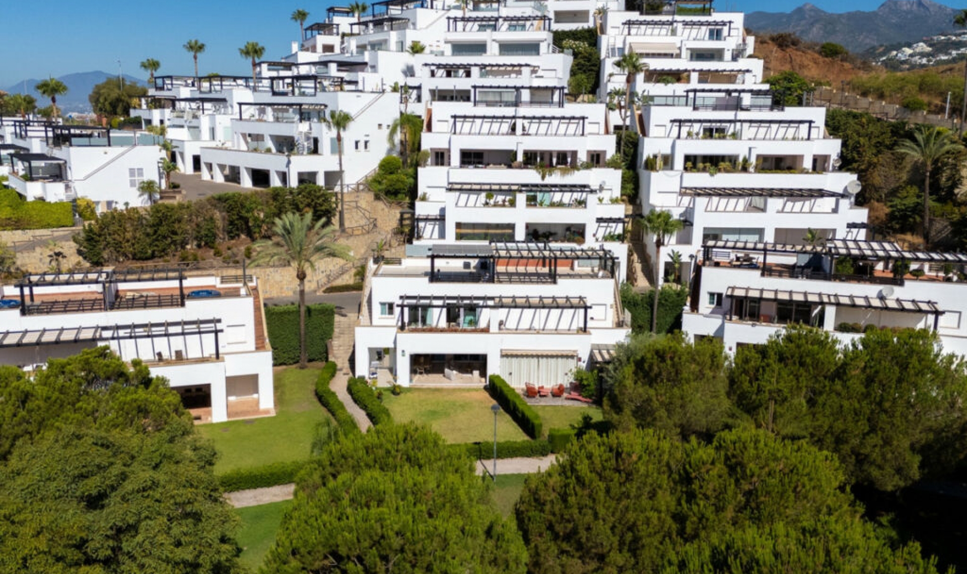 Resale - House -
Marbella