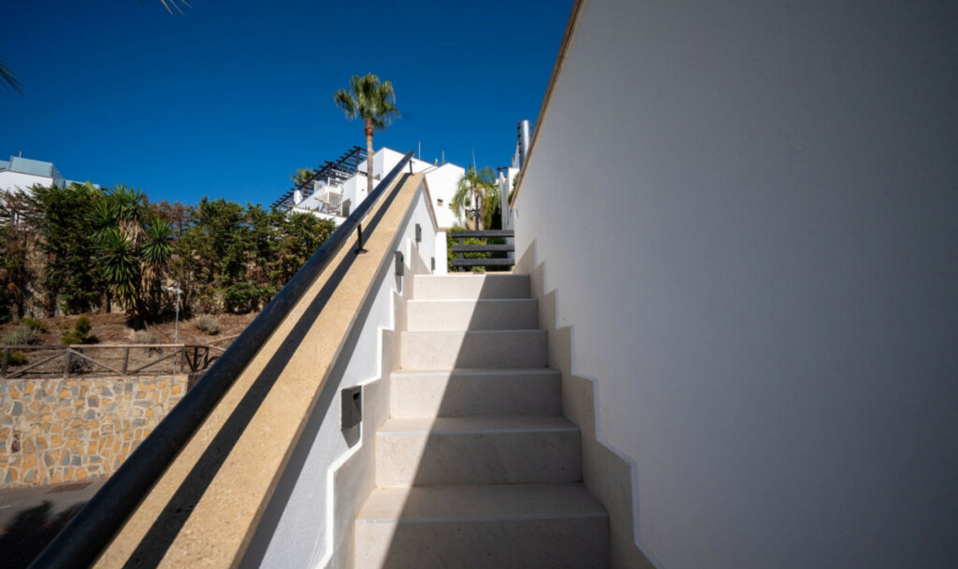 Resale - House -
Marbella