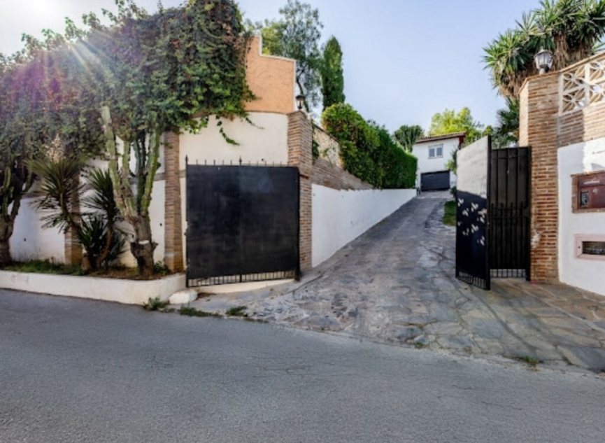 Resale - House -
Marbella