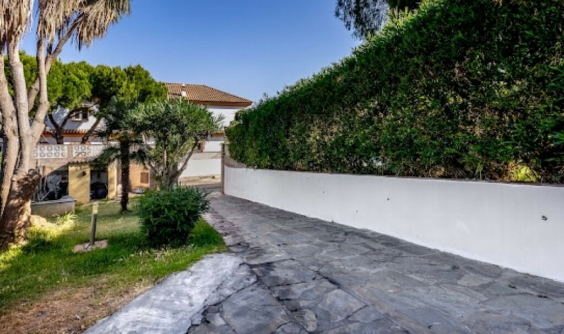 Resale - House -
Marbella