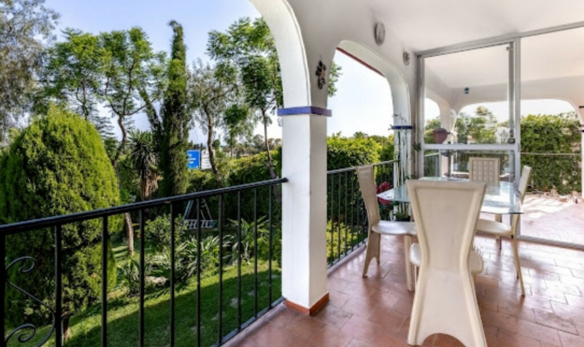 Resale - House -
Marbella