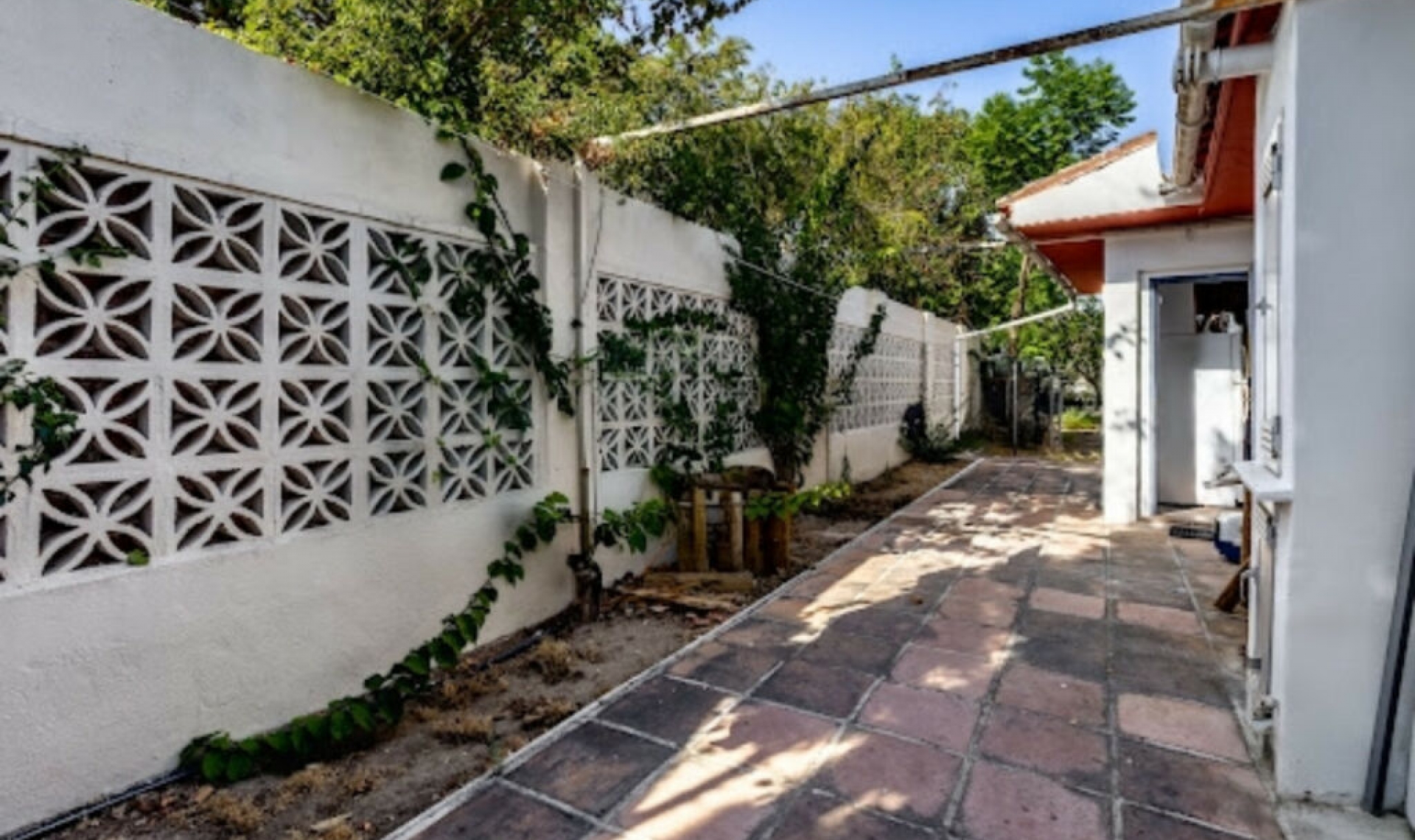 Resale - House -
Marbella