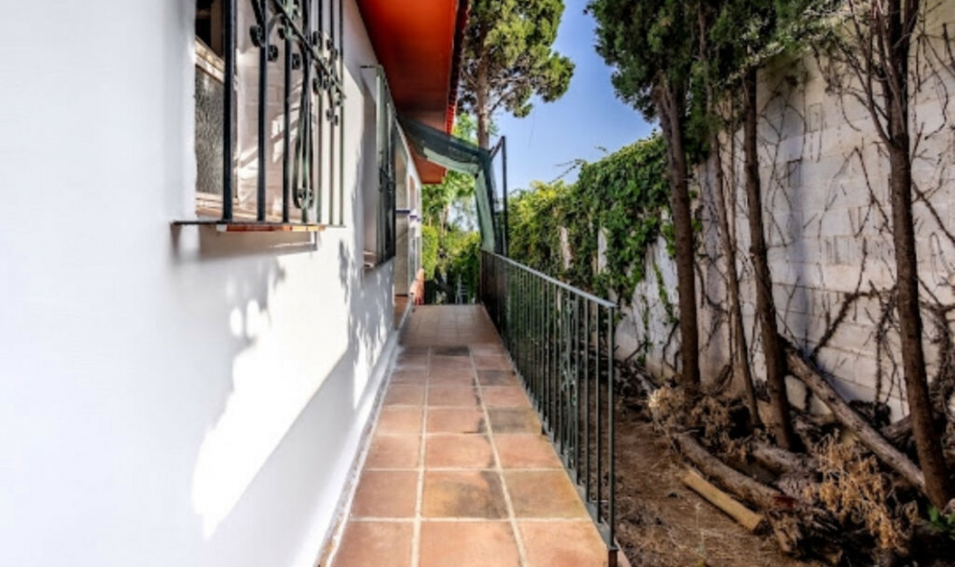 Resale - House -
Marbella