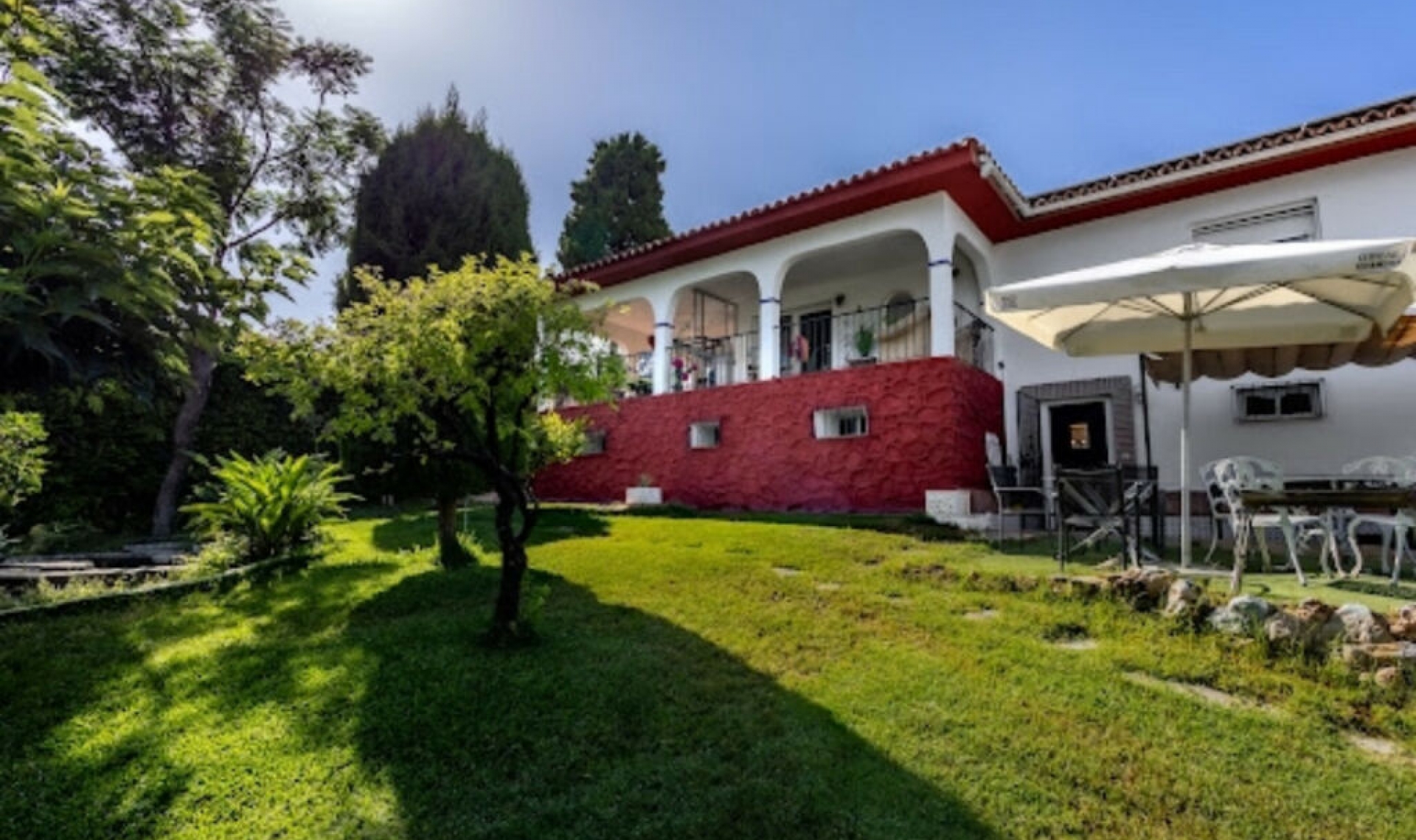 Resale - House -
Marbella