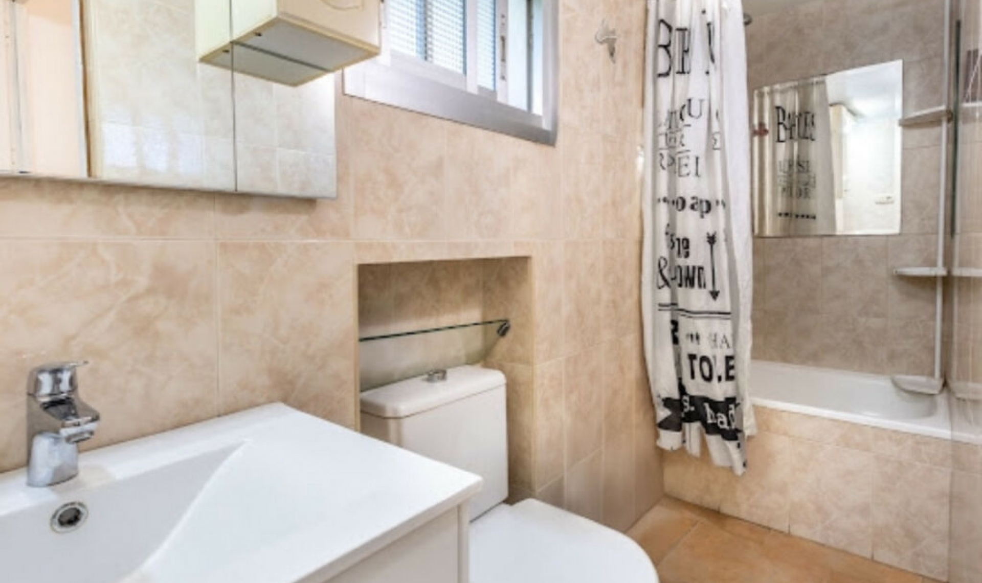 Resale - House -
Marbella