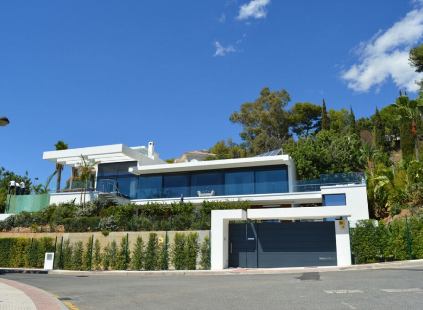 Resale - House -
Marbella