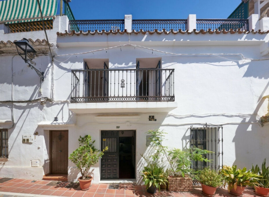 Resale - House -
Marbella