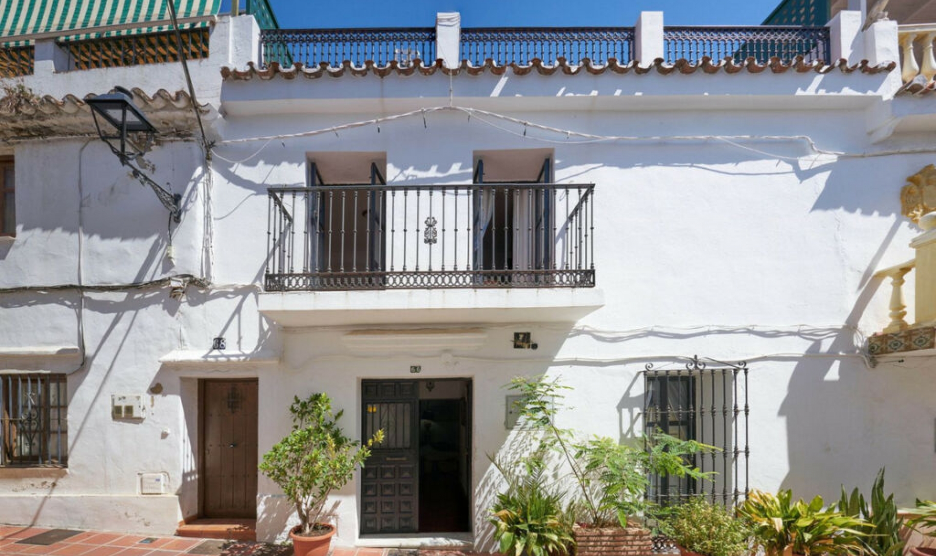 Resale - House -
Marbella