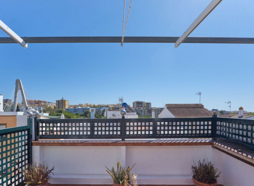 Resale - House -
Marbella