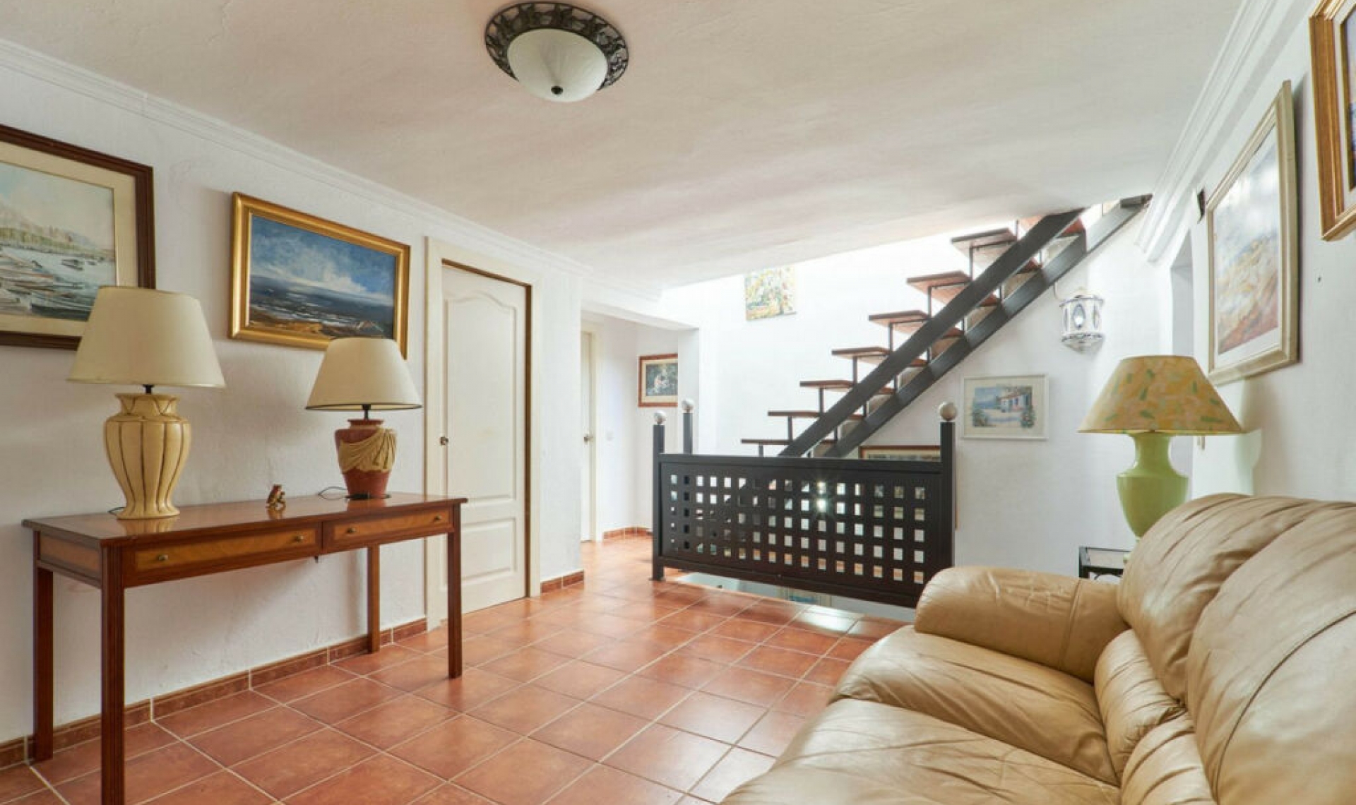 Resale - House -
Marbella