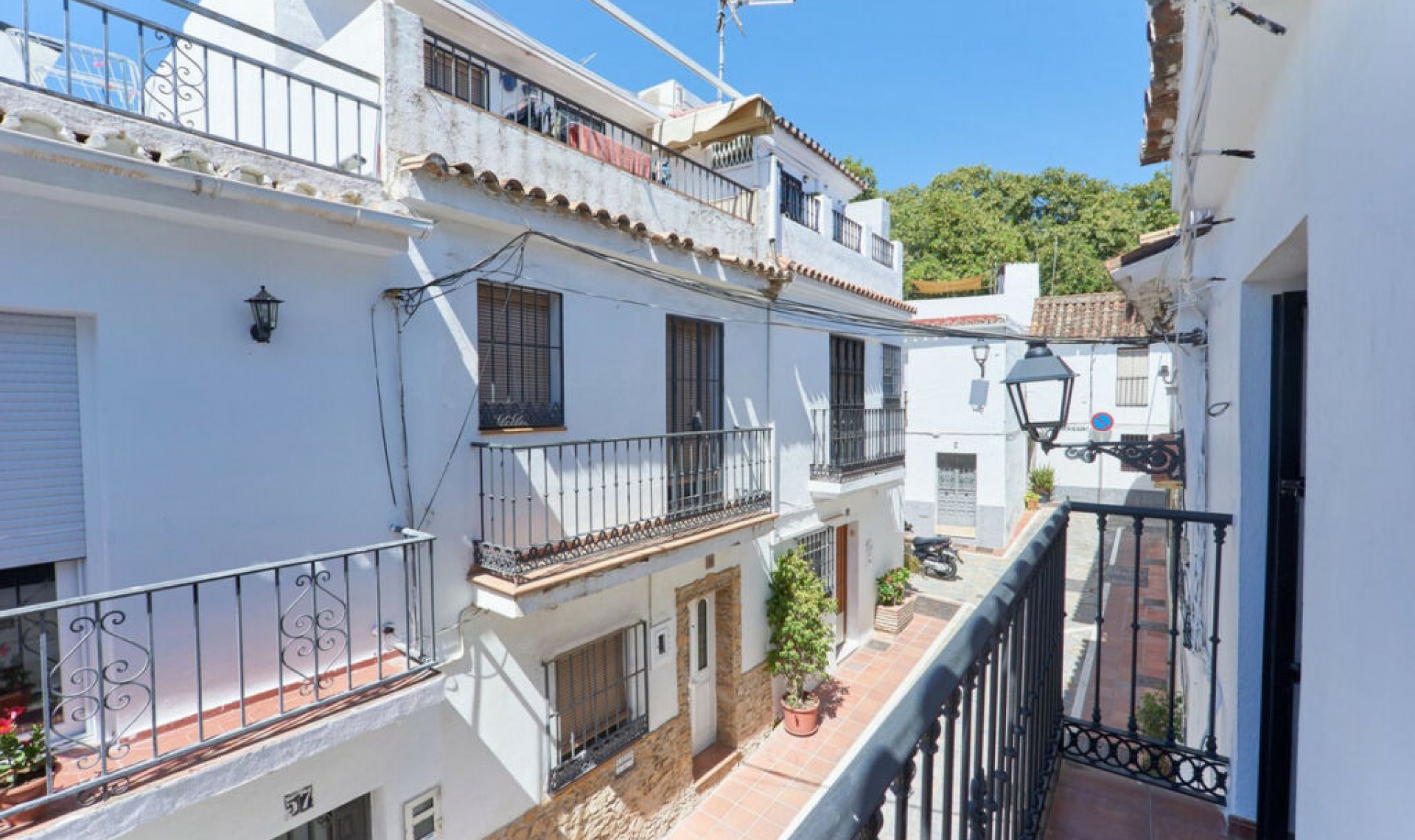 Resale - House -
Marbella