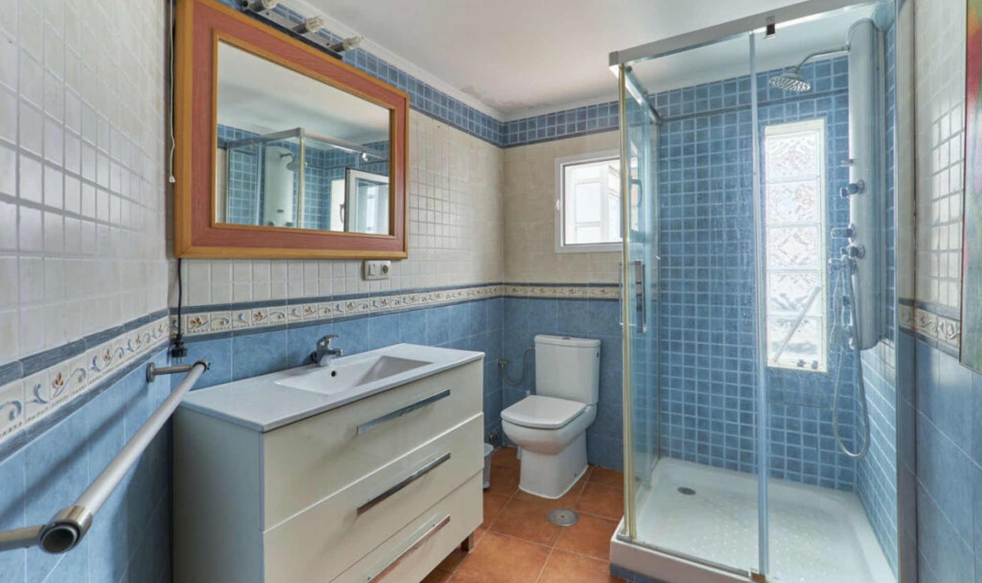 Resale - House -
Marbella